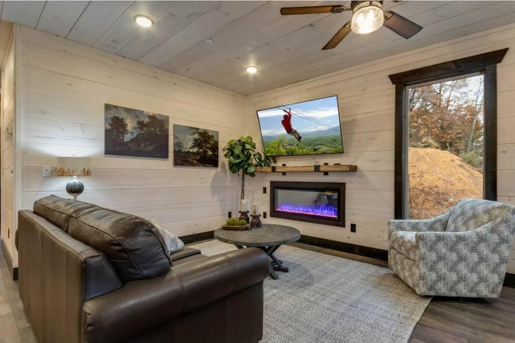 Blue Moon Ridge: Brand New Cabin! 5 Bedrooms, Pool/Hot Tub, Theatre Pigeon Forge Exterior foto