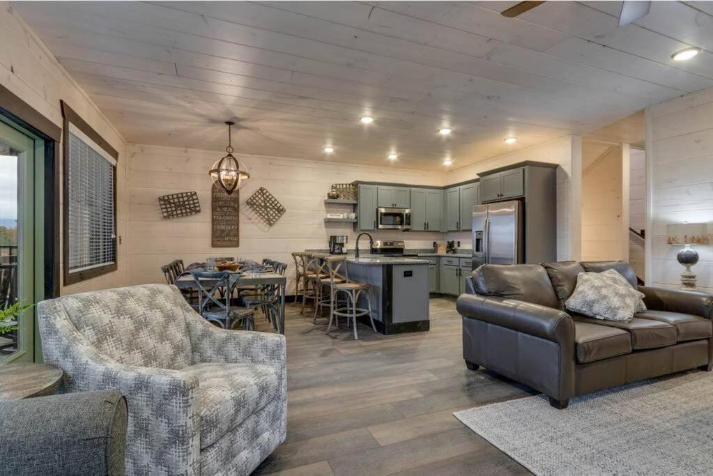 Blue Moon Ridge: Brand New Cabin! 5 Bedrooms, Pool/Hot Tub, Theatre Pigeon Forge Exterior foto
