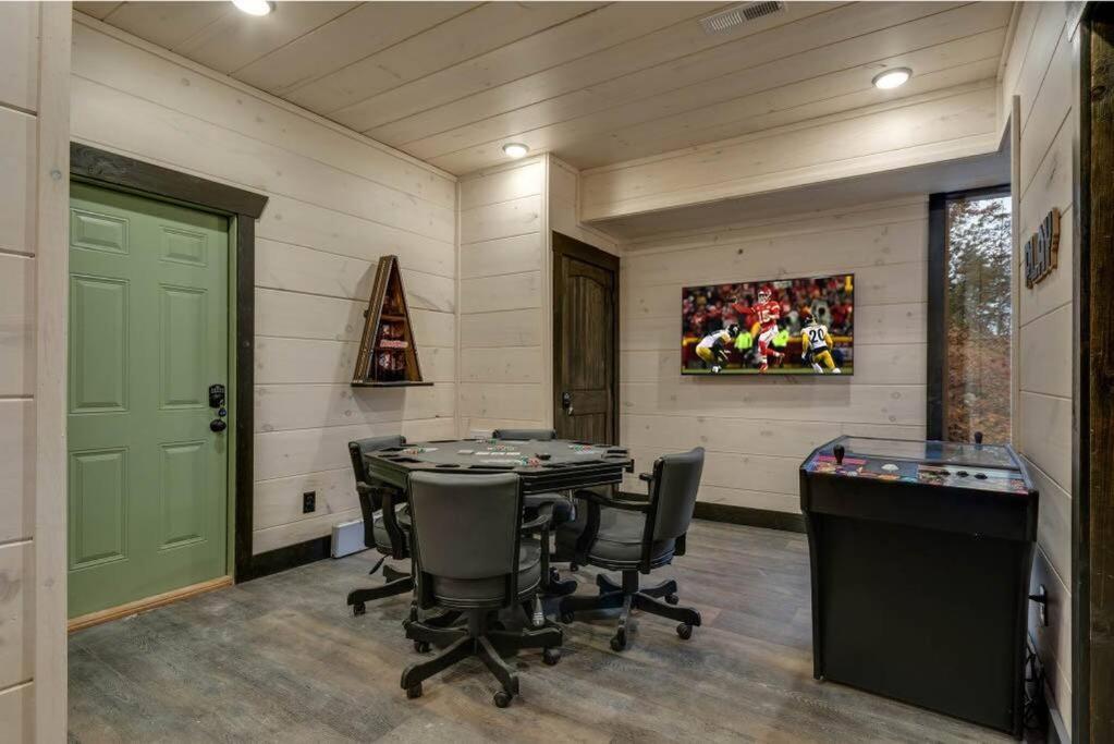 Blue Moon Ridge: Brand New Cabin! 5 Bedrooms, Pool/Hot Tub, Theatre Pigeon Forge Exterior foto