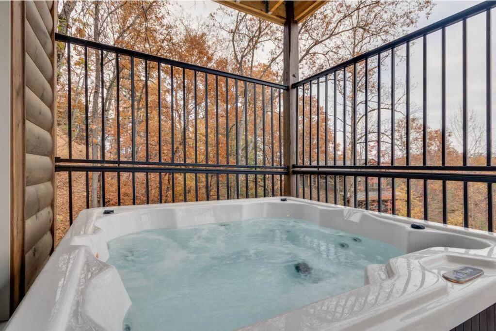 Blue Moon Ridge: Brand New Cabin! 5 Bedrooms, Pool/Hot Tub, Theatre Pigeon Forge Exterior foto